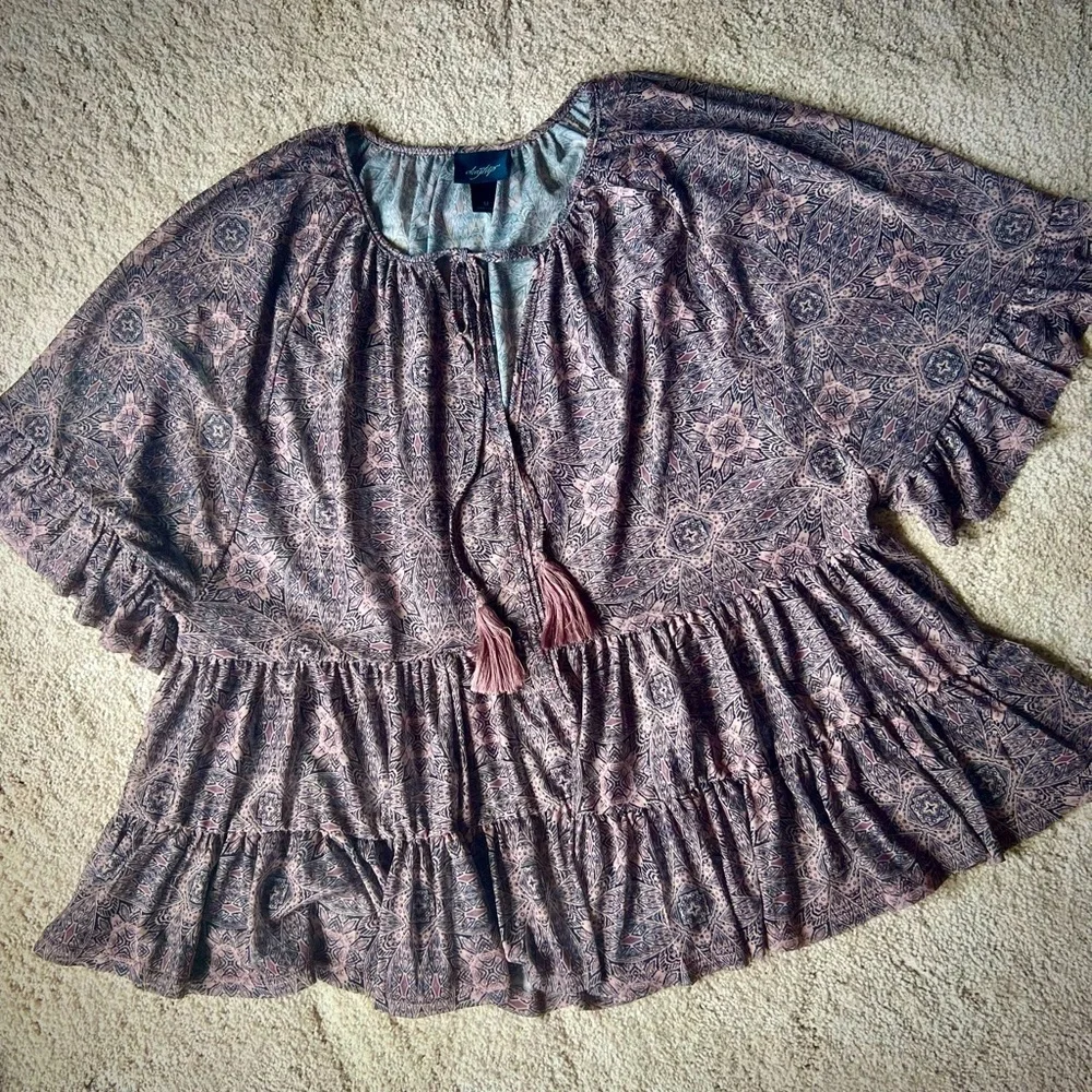 π5/$20π DAYTRIP Babydoll Ruffled Mesh Pink and Black Patterned top Medium - Picture 5 of 9